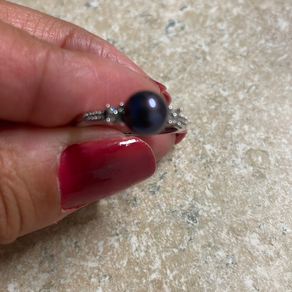 Black pearl and diamond white gold ring